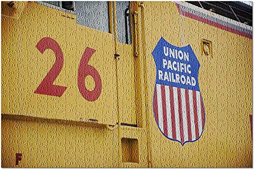 Close Up of Union Pacific Railroad Train 26 9014809 (Rompecabezas Premium de 500 Piezas para Adultos, 13 x 19, Fabricado en EE. UU.) - 500 Piezas 13 x 19