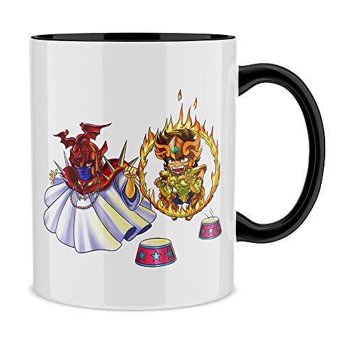 Taza con asa Negra e interior Negro parodia de Los Caballeros del Zodíaco - Saint Seiya - Seiya de Pegaso, Aioria de Leo y el Patriarca (Taza de primera calidad - impresa en Francia - Réf : 373)