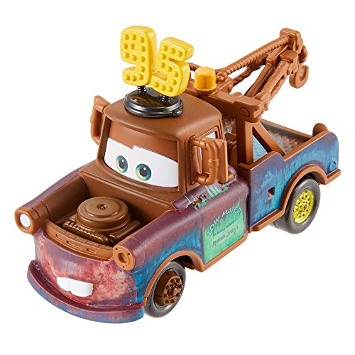 Disney Pixar Cars - Mater con 95 Gorro