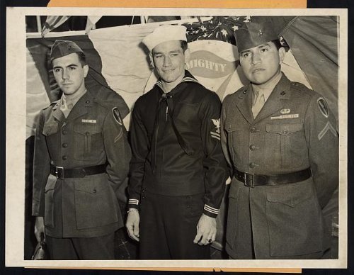 Foto: Supervivientes, IWO JIMA bandera Raising en un millón de Estatua en Nueva York, 11 de mayo de 1945. Tamaño: 8 x 1 Foto: Supervivientes, IWO JIMA bandera Raising en un millón de Estatua en Nueva York, 11 de mayo de 1945. Tamaño: 8 x 1