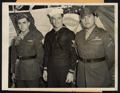 Foto: Supervivientes, IWO JIMA bandera Raising en un millón de Estatua en Nueva York, 11 de mayo de 1945. Tamaño: 8 x 1