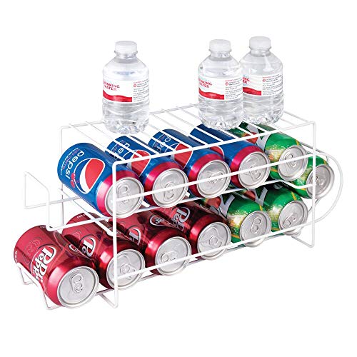 mDesign Organizador de frigorífico para alimentos – Moderno organizador de cocina para latas de bebida y conservas – Soporte y dispensador de latas fabricado en metal para ordenar la nevera – blanco