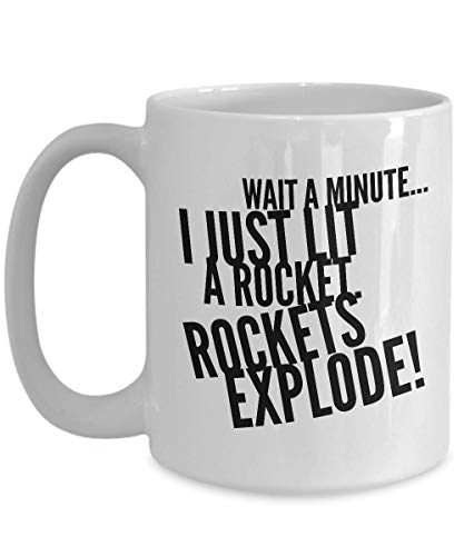 Taza de café de animación – Wait A Minute I Just Lit A Rocket Cartoon Animated Adventure Movie Juguetes para niños jóvenes adultos cine fan Dubber 15 oz