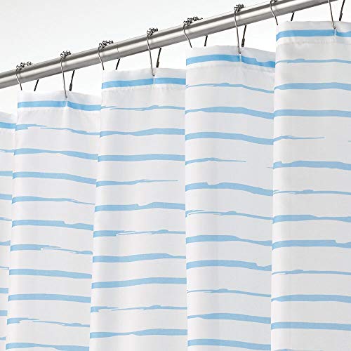 mDesign Cortina de ducha de lujo – Cortina de baño impermeable con moderno diseño de rayas – Accesorio para ducha de cuidado fácil – blanco y azul claro