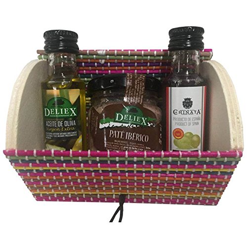 Baúl de madera y mimbre multicolor con miniaturas de Aceite, Vinagre y tarro de paté ibérico para eventos (Pack 24 ud)