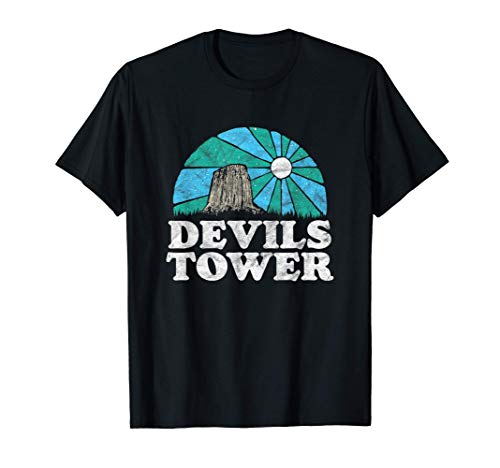 Devils Tower Wyoming - Vintage Distressed Night Moon & Stars Camiseta