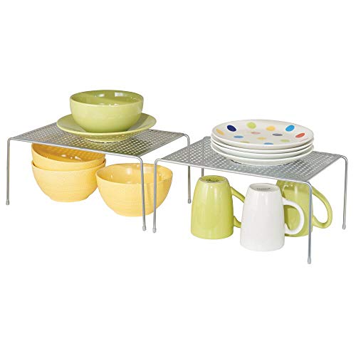 mDesign Juego de 2 estantes de cocina – Soportes para platos individuales de metal – Pequeños organizadores de armarios para tazas, platos, alimentos, etc. – plateado