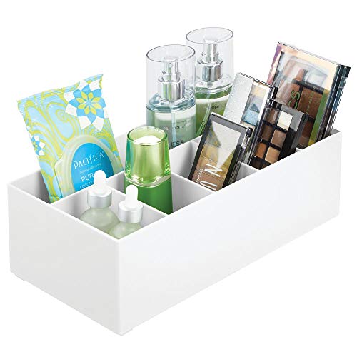 mDesign Organizador de cosméticos para el lavabo o el tocador – Caja organizadora de plástico libre de BPA para guardar el maquillaje – Moderna cesta de baño con 6 compartimentos – blanco