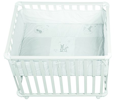 Parque de madera maciza lacada en blanco Roba, diseño 'Fox & Bunny', parque infantil de 75x100 cm, segura superficie de juegos con suelo y protector lateral acolchado, ruedas incluidas. Parque de madera maciza lacada en blanco Roba, diseño 'Fox & Bunny', parque infantil de 75x100 cm, segura superficie de juegos con suelo y protector lateral acolchado, ruedas incluidas.