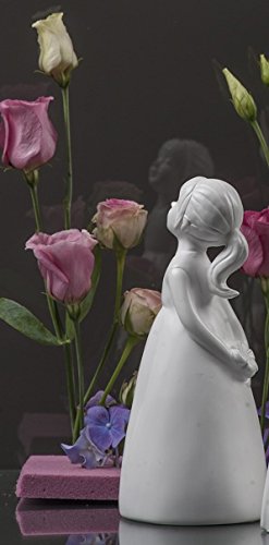 Valentino Gala - Figura Decorativa de Sophie con Manos en la Espalda, Altura Aprox. 18 cm, Material cerámico. Valentino Gala - Figura Decorativa de Sophie con Manos en la Espalda, Altura Aprox. 18 cm, Material cerámico.