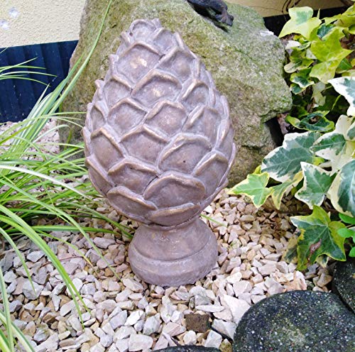 Radami Piñas de pino sobre pedestal, figura de jardín, piedra fundida, bronce y dorado