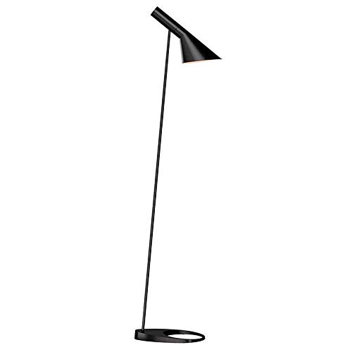 Lámpara AJ. Lámpara de pie JACOBSEN, replica en color negro de la popular lámpara de pie práctica y sencilla. Para bombillas LED E27