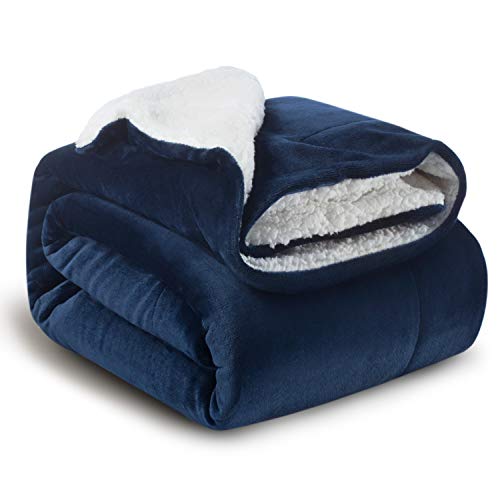 Bedsure Manta Reversible de Franela/Sherpa 150x200cm - Manta para Cama 90 de 100% Microfibra Extra Suave - Manta de Felpa Azul Marino