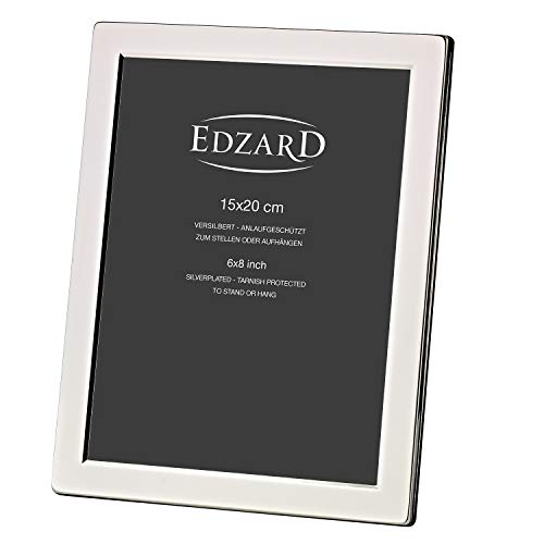 EDZARD Marco para fotos Salerno 15 x 20 cm, plateado noble, no pierde el lustro, con dorso aterciopelado gris, incl. 2 colgadores, marco de fotos para colocar encima de una superficie o colgar. EDZARD Marco para fotos Salerno 15 x 20 cm, plateado noble, no pierde el lustro, con dorso aterciopelado gris, incl. 2 colgadores, marco de fotos para colocar encima de una superficie o colgar.