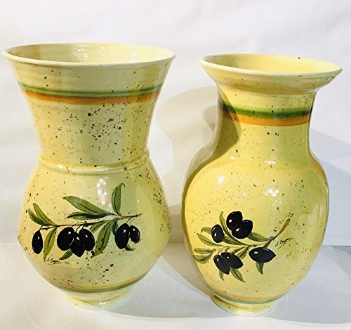 Lote de 2 jarrones de cerámica con diseño de rama de oliva provenzal – Color amarillo – Tamaño del MM: 20 x 10 cm y tamaño del GM: 20 x 12 cm.