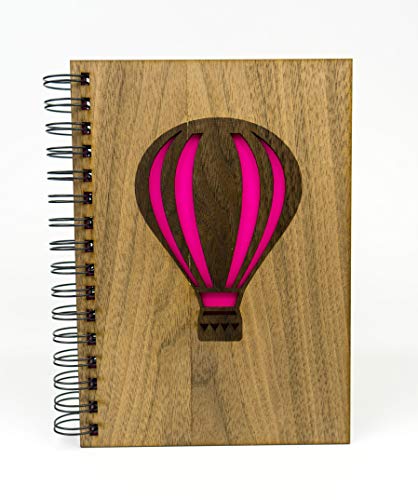 Cuaderno A5 tapas de madera en Nogal y diseño de Globo con 75 hojas blancas de 100gr Cuaderno A5 tapas de madera en Nogal y diseño de Globo con 75 hojas blancas de 100gr