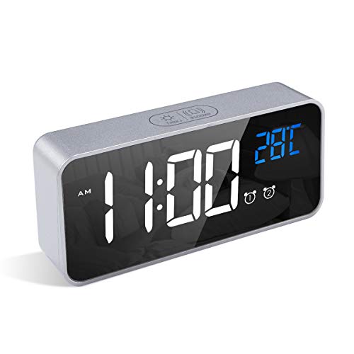 LATEC Reloj Despertador Digital, LED Pantalla Reloj Alarma Inteligente con Temperatura, Puerto de Carga USB, 12/24 Horas, 4 Brillo Ajustable, Función Snooze y Alarma de Espejo Portátil (Plata)