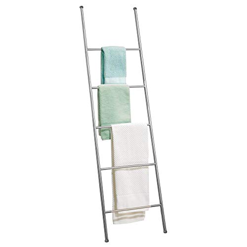 mDesign Toallero escalera de metal inoxidable – Práctico mueble toallero para toallas de mano, toallas de ducha y más – Modernos toalleros de pie con 5 barras – plateado mate