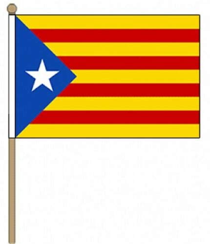 Flagmania® Pack de 12 Banderas de Mano de la Independencia Catalana (Estelada) (9" x 6") + botón de 59 mm