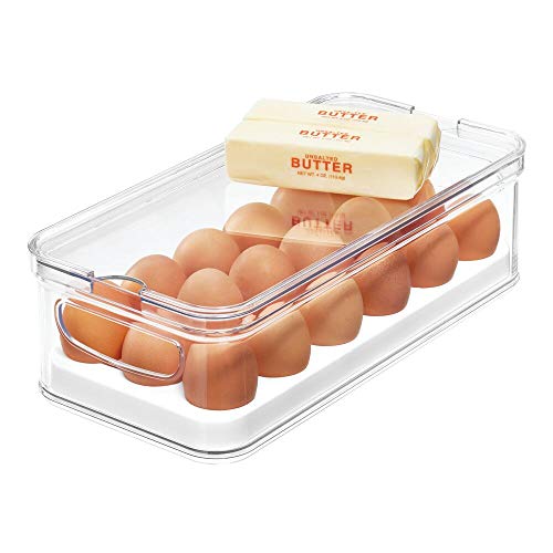 iDesign Huevera de plástico para 18 huevos, caja de huevos apilable de plástico sin BPA, huevera portátil para nevera o armarios de cocina, transparente y blanco
