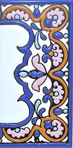 Letreros con numeros y letras en azulejo de ceramica policromada, pintados a mano en técnica cuerda seca para placas con nombres, direcciones y señaléctica. Texto personalizable. Diseño ARCO GRANDE 14,9 cm x 7,4 cm. (MARGEN "CENEFA")