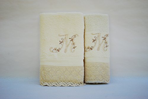 (M). Juego de 3 toallas beije(100x150, 50x100, 50x30) LETRAS INICIALES BORDADAS, 100%algodón,, fabricado en Portugal.
