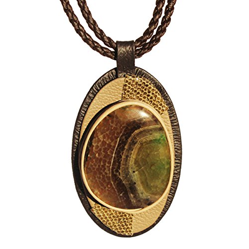 Impresionante collar de ágata verde y cuero con pulsera de ágata a juego con una obra de arte única Impresionante collar de ágata verde y cuero con pulsera de ágata a juego con una obra de arte única