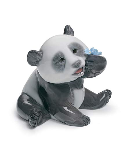 LLADRÓ Figura Oso Panda Contento. Figura Panda de Porcelana.