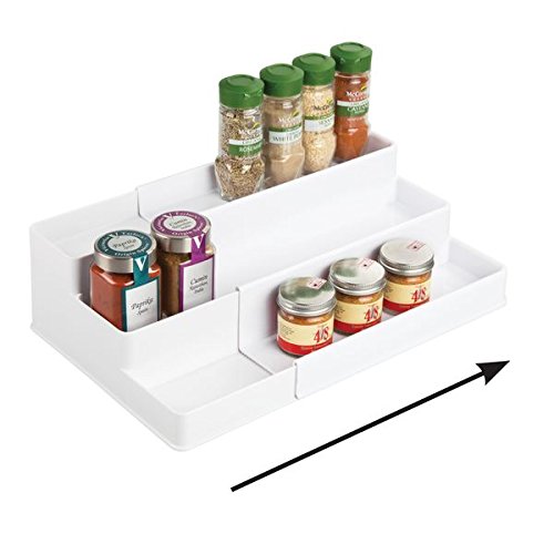 mDesign Especiero extensible para armario de cocina – Estante para especias idóneo como organizador de condimentos, salsas o artículos de pastelería – Anchura adaptable, tres niveles, blanco