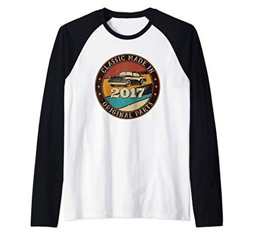 Coche clásico retro de 4 años hecho en 2017 4º cumpleaños Camiseta Manga Raglan