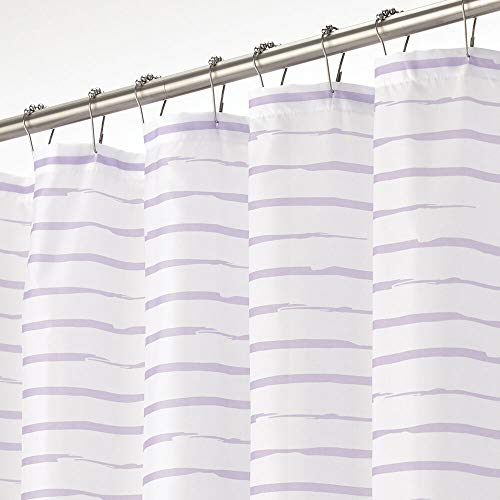 mDesign Cortina de ducha – Cortina de baño impermeable con moderno diseño de rayas – Accesorio para ducha de cuidado fácil – blanco y lila claro