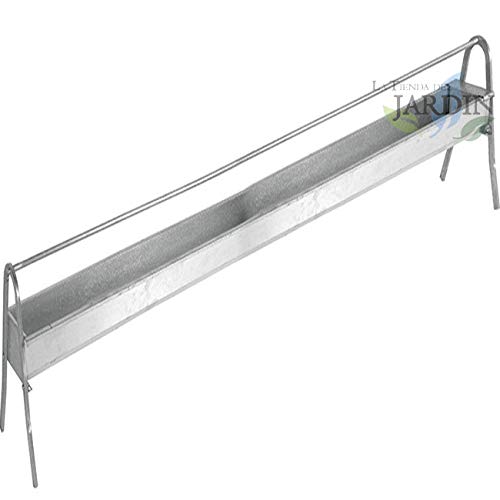 Suinga Bebedero Canal automático con Patas de 2 Metros. Medidas 200 x 25 x 14 cm (Frente, Fondo, Alto). Fabricado en Chapa Galvanizada Suinga Bebedero Canal automático con Patas de 2 Metros. Medidas 200 x 25 x 14 cm (Frente, Fondo, Alto). Fabricado en Chapa Galvanizada