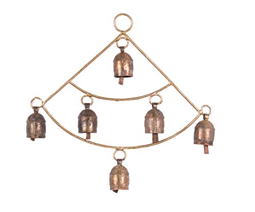 Ethnics of Kutch - Abanico - 6 Campanas Campana de Metal Fundido a Mano Artesanía Kutch Medidas: 29 cms Alto x 25 cms Ancho x 3 cms Fondo Ethnics of Kutch - Abanico - 6 Campanas Campana de Metal Fundido a Mano Artesanía Kutch Medidas: 29 cms Alto x 25 cms Ancho x 3 cms Fondo