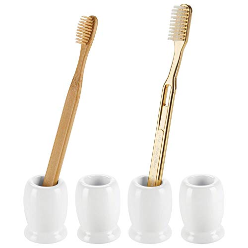 mDesign Juego de 4 vasos para cepillos de dientes de diseño moderno y compacto – Portacepillos de dientes redondos hechos de cerámica – Accesorios de baño de pie para lavabos o muebles espejo – blanco