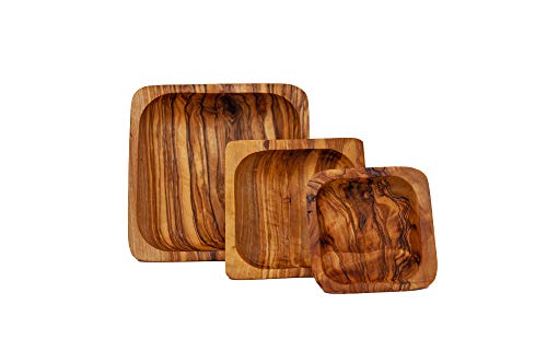 Bonito juego de 3 cuencos cuadrados de madera de olivo. Bonito juego de 3 cuencos cuadrados de madera de olivo.