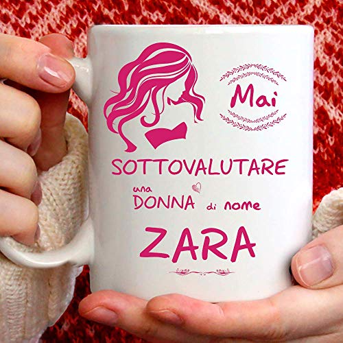 Taza Zara divertida apta para desayuno, té, tisana, café o capuchino. Gadget taza personalizada: Nunca subestimar a una mujer de nomeZara también como idea de regalo original y simpática