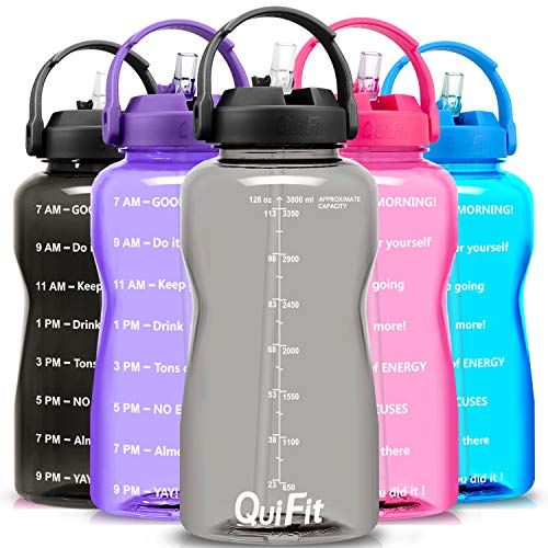 QuiFit - Botella de agua libre de BPA, 3,8 L/2 L, con diseño de animación para beber con empuñadura, botella grande XL Fitness Gym deporte plástico botella, color gris, tamaño 3.8 L