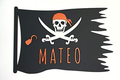 Bandera pirata de madera personalizada con nombre para decoración infantil.
