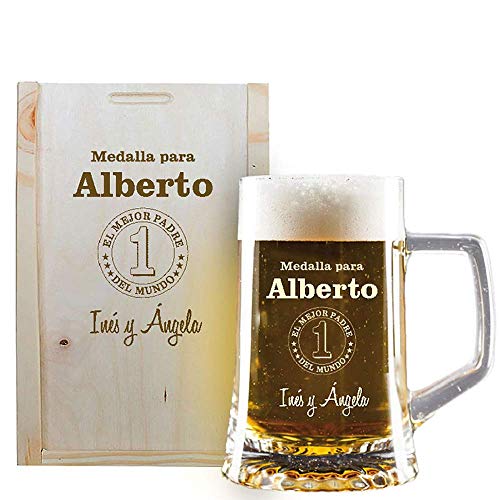 Regalo Personalizado para Padres: Jarra de Cerveza para ‘el Mejor Padre del Mundo’ grabada con su Nombre y la dedicatoria Que tú Quieras en Caja de Madera también grabada Regalo Personalizado para Padres: Jarra de Cerveza para ‘el Mejor Padre del Mundo’ grabada con su Nombre y la dedicatoria Que tú Quieras en Caja de Madera también grabada