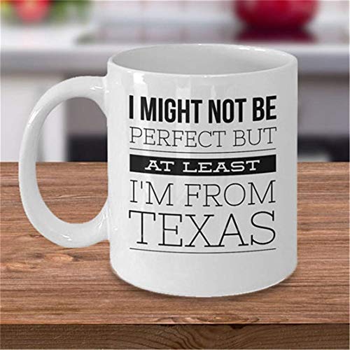 Taza de café Texas con texto en inglés «I Might Not Be Perfect But at Least I'm from Texas