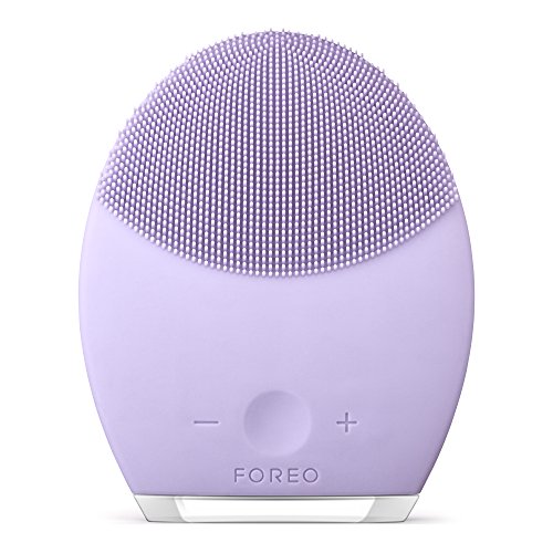 LUNA 2 de FOREO es el cepillo de limpieza facial anti-edad para Piel Sensible, Exfolia delicadamente y elimina las células muertas, reduce la visibilidad de los poros y de las arrugas LUNA 2 de FOREO es el cepillo de limpieza facial anti-edad para Piel Sensible, Exfolia delicadamente y elimina las células muertas, reduce la visibilidad de los poros y de las arrugas
