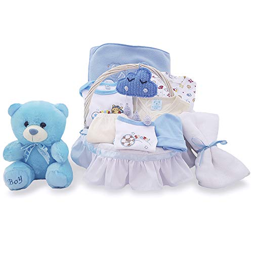 Cesta regalo para bebé recién nacido artesanal blanca canastilla mimbre con set ropa azul niño con amigurumi hecho a mano oso toalla muselina maternal tela Nubebe