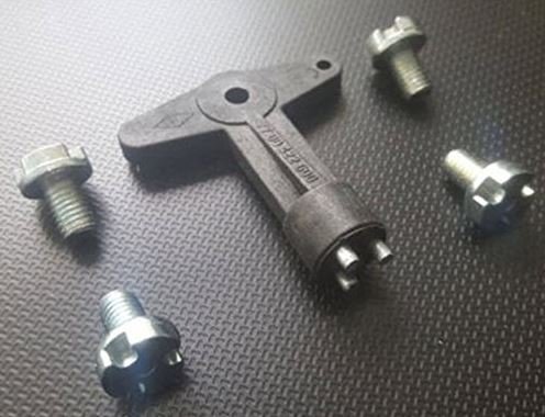 Llave + 4 tapacubos para llantas. Llave + 4 tapacubos para llantas.