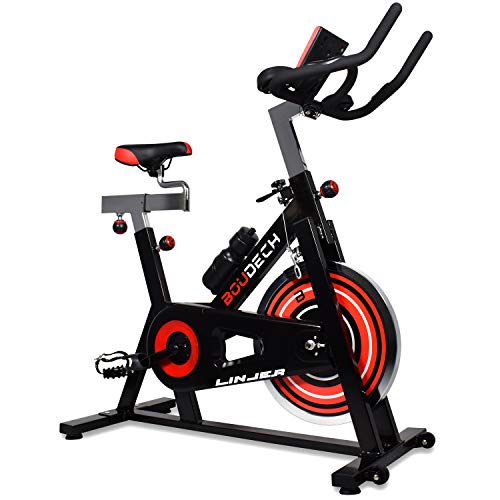 Bicicleta de spinning profesional con volante de 18 kg, pedales ergonómicos y pantalla LCD.