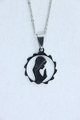 Collar Ave María. Cadena de acero inoxidable con colgante Ave María. Tamaño del colgante: 1,50 cm con componentes de alta calidad. Se envía en una caja de cartón. Collar Ave María. Cadena de acero inoxidable con colgante Ave María. Tamaño del colgante: 1,50 cm con componentes de alta calidad. Se envía en una caja de cartón.