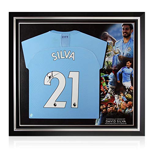 exclusivememorabilia.com Camiseta de fútbol del Manchester City 2019-20 firmada por David Silva. Marco Premium