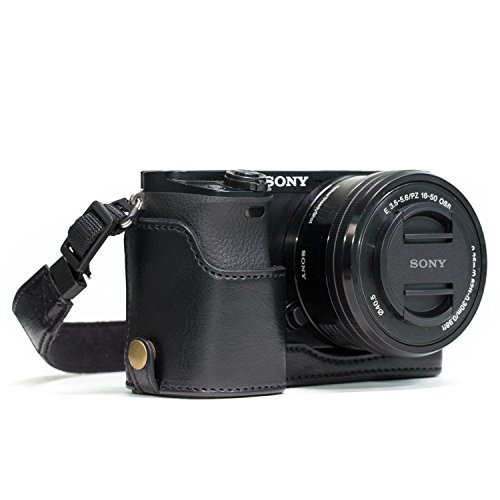 MegaGear MG960 Ever Ready - Media Funda para cámara, con Correa, Acceso a la batería, Compatible con Sony Alpha A6300/A6000, Color Negro